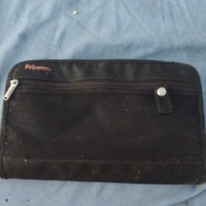 Fellowes Black Zippered 64 CD Pouch